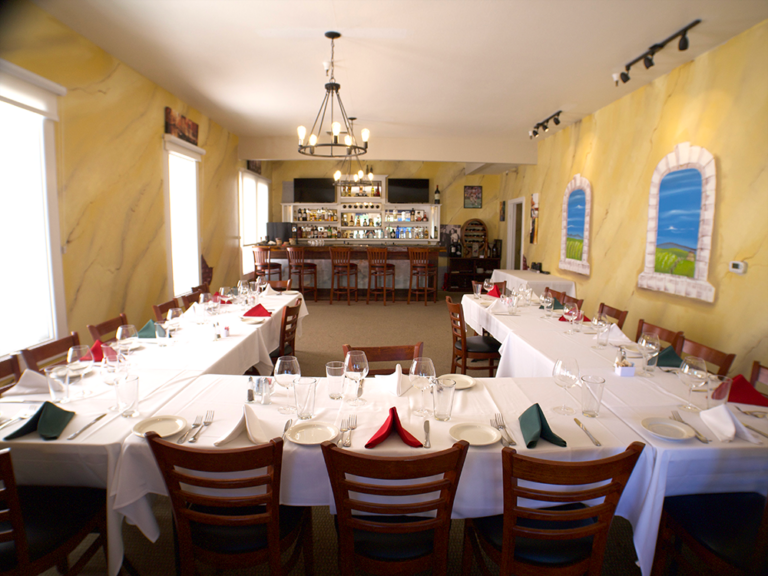 Chianti Reserve's banquet room & bar