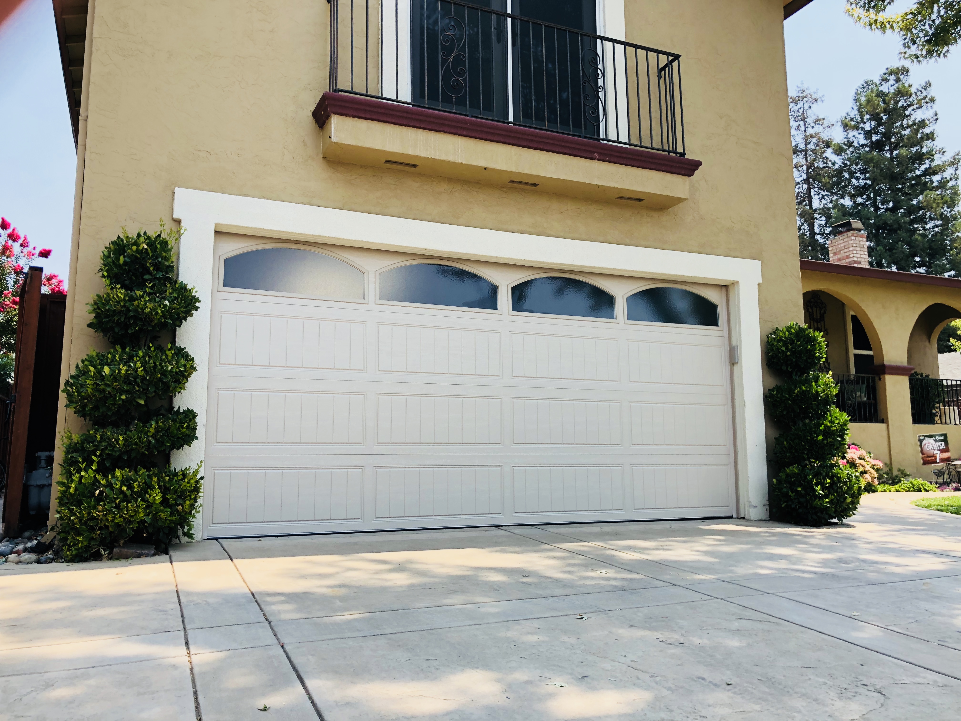 Carriage Style White Garage Door | Livermore CA | 925-557-5337