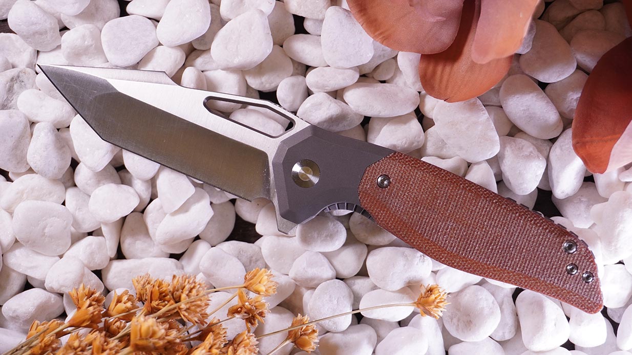 Manganas Steel branded knife, The Caimano